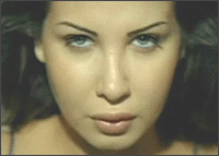 c tres tres moche (regarde son nez)