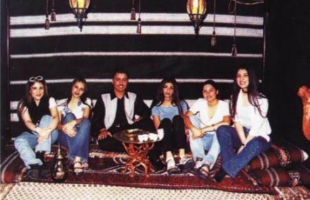 alors le seul garcon dans ce spectacle de fille c (jawad al3ali) wi l3ali houwa alah