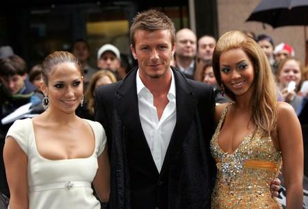 bogoss entre 2 belles filles