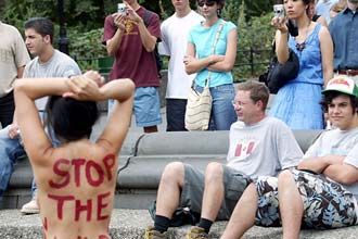 une fille from sourya est nue pour la guerre antre israel et palestine