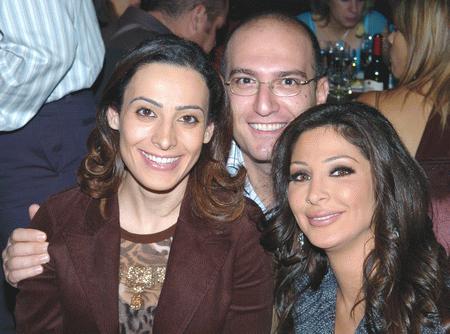 elisa avec zavin kyoumijyan ki fais le programe sur la canal (futur) et le rograme s'apelle (sira winfatahit) et lautre femme je sais  ki s